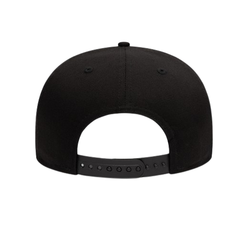 This image provides an example of how a snapback cap looks